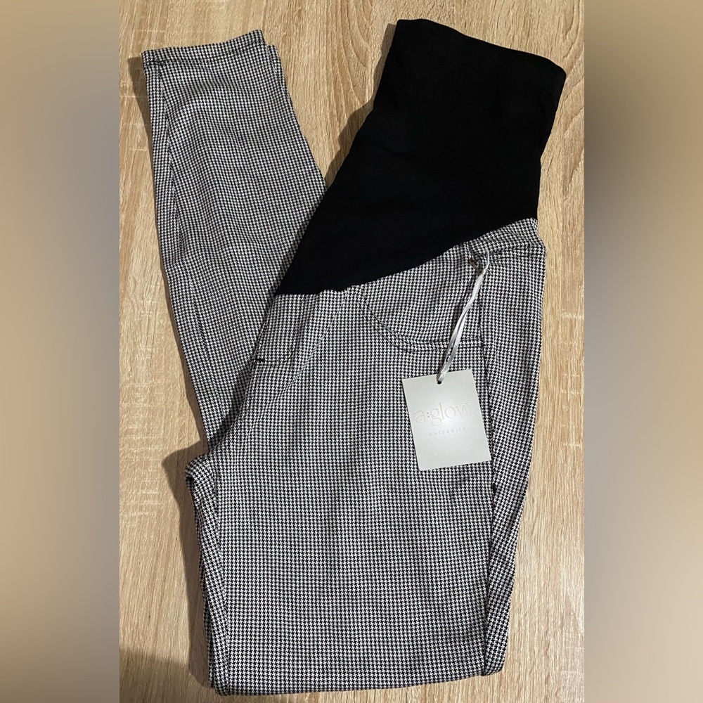 A:Glow Maternity Ponte Legging 
Size Small